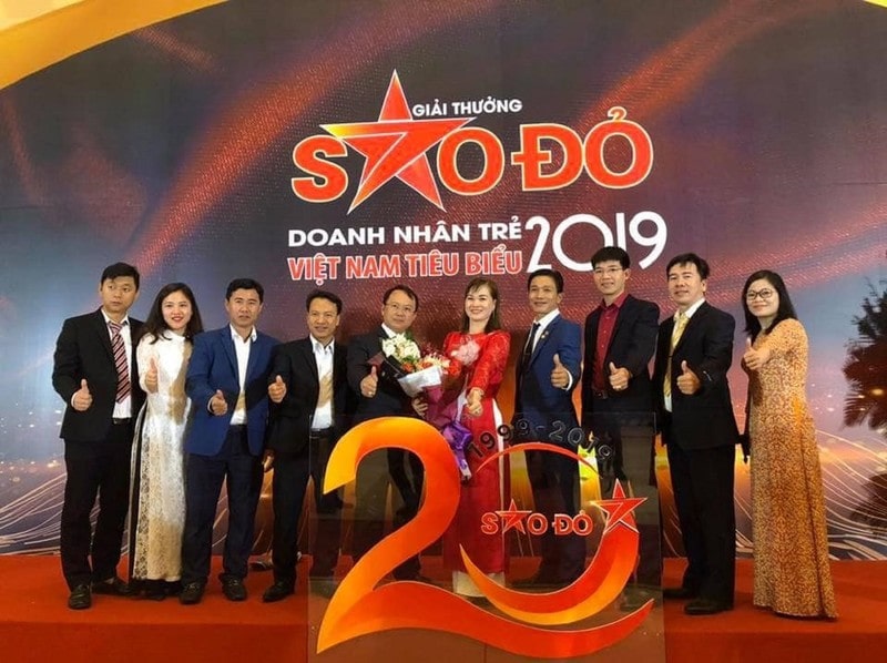 Chủ tịch Trần Anh Group nhận Giải thưởng Sao Đỏ năm 2019