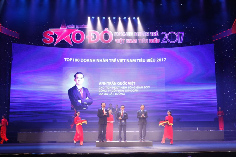 Ceo Trần Quốc Việt Cát Tường Group đạt giải thưởng sao đỏ 2017
