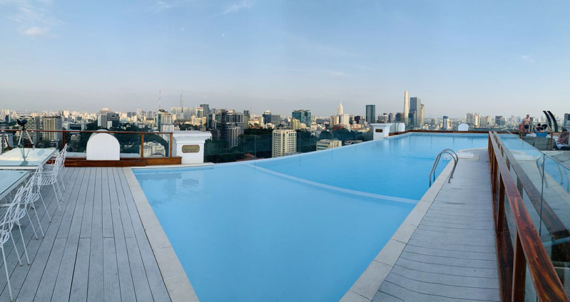 Hồ bơi trên trần thượng - Leman Luxury Apartment