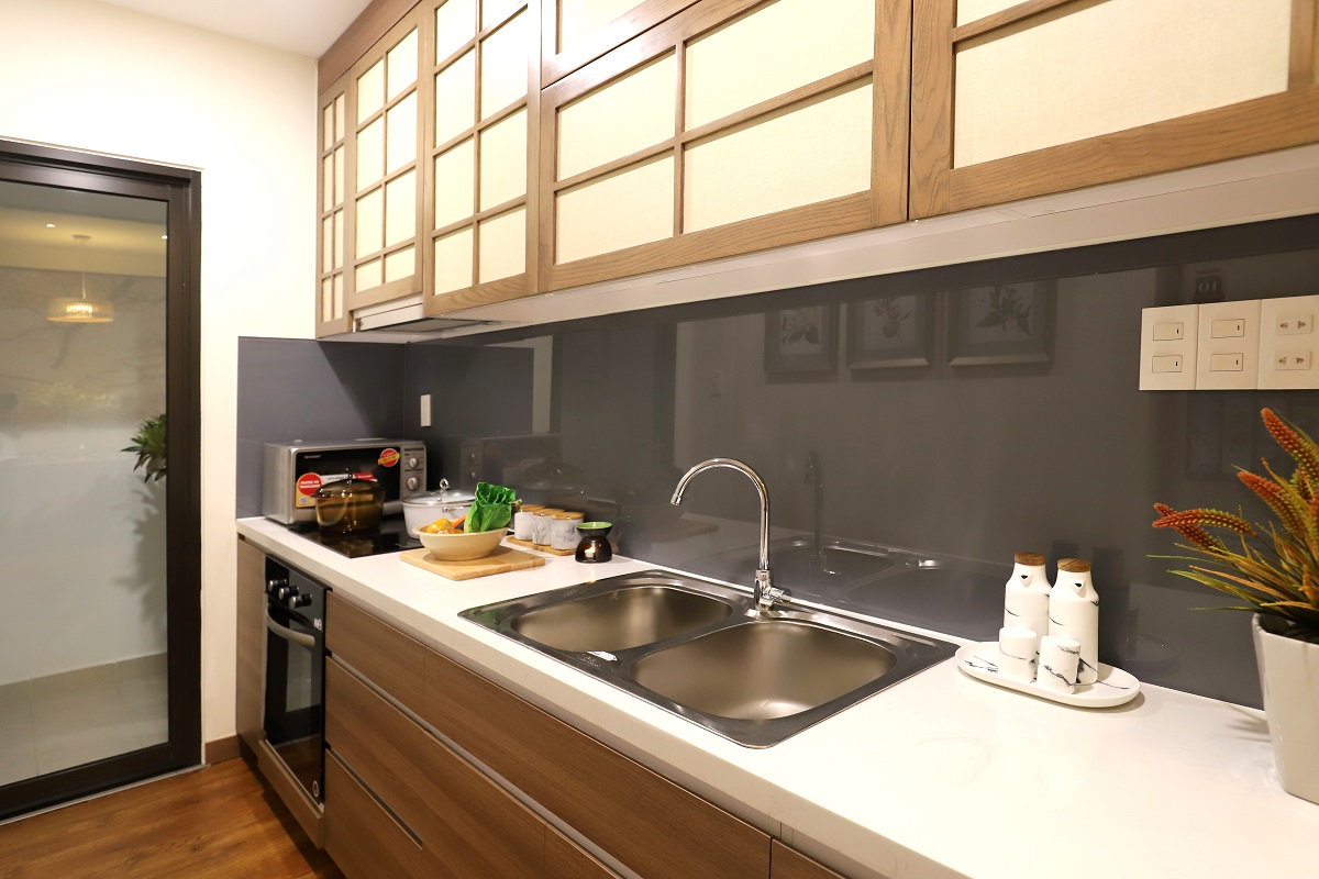 Nhà bếp căn hộ 75m2 Akari City được thiết kế biệt lập mang tới không gian sinh hoạt thoải mái cho gia đình.