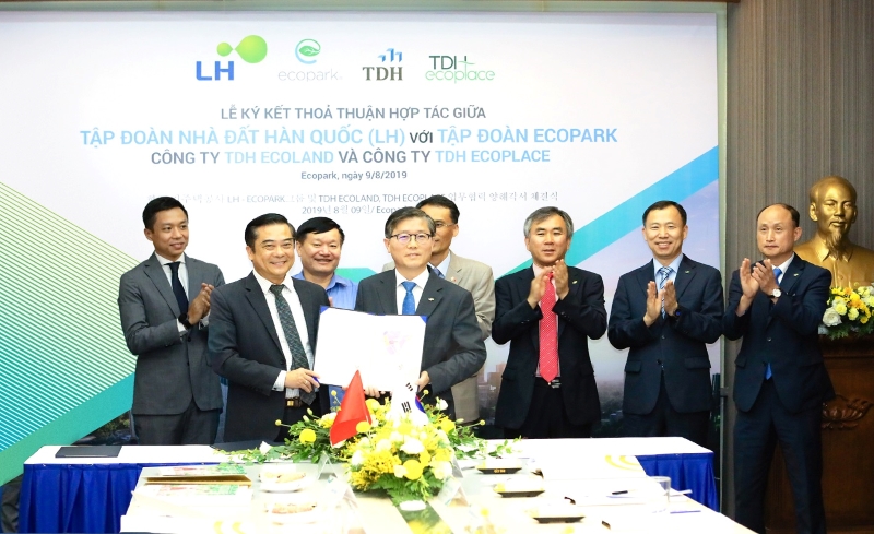 Lễ ký kết hợp tác Công Ty cổ phần tập đoàn Ecopark với tập đoàn nhà đất Hàn Quốc(LH)