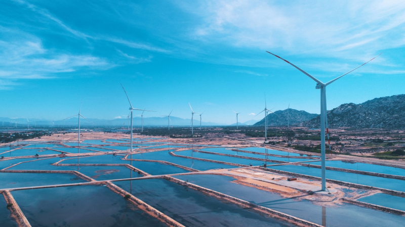 Nhà máy Điện gió BIM đi vào vận hành đã hoàn thành kế hoạch phát triển tổ hợp muối và năng lượng tái tạo lớn nhất Việt Nam .